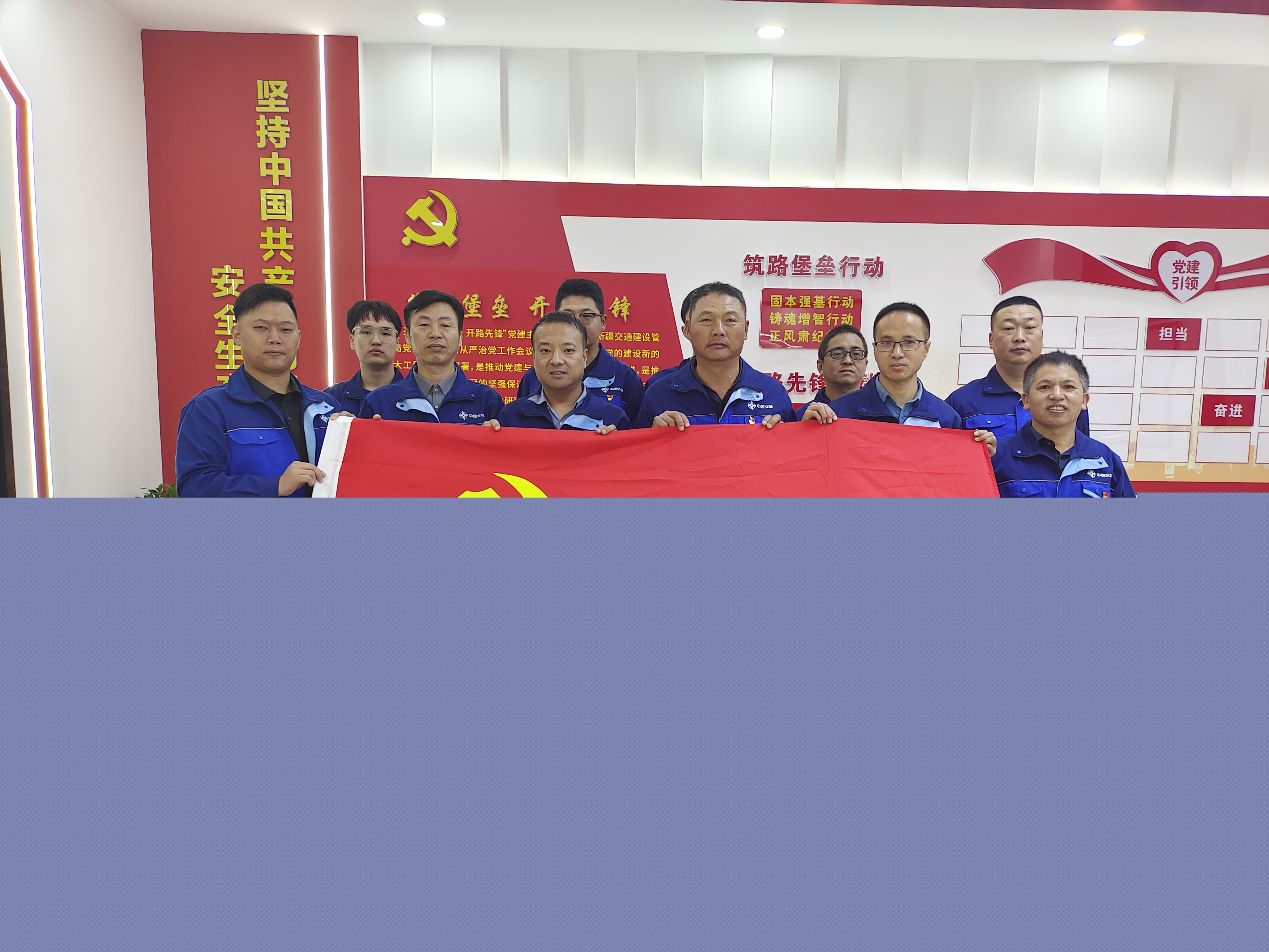 參觀安全體驗(yàn)館1.jpg 參觀安全體驗(yàn)館1.jpg