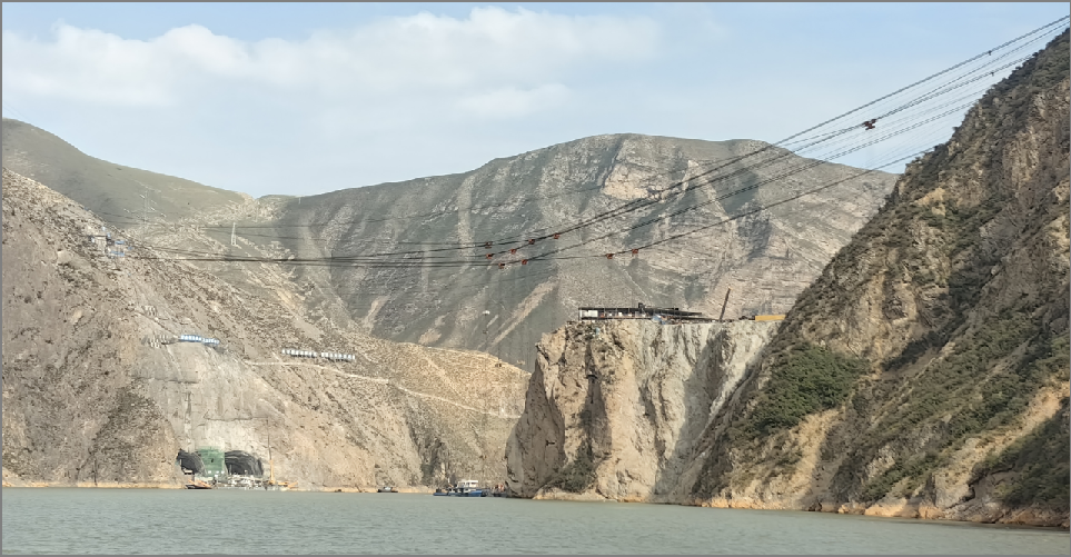 無(wú)塔架——巖錨體系纜索吊裝系統(tǒng)未吊裝實(shí)際圖片.png 無(wú)塔架——巖錨體系纜索吊裝系統(tǒng)未吊裝實(shí)際圖片.png