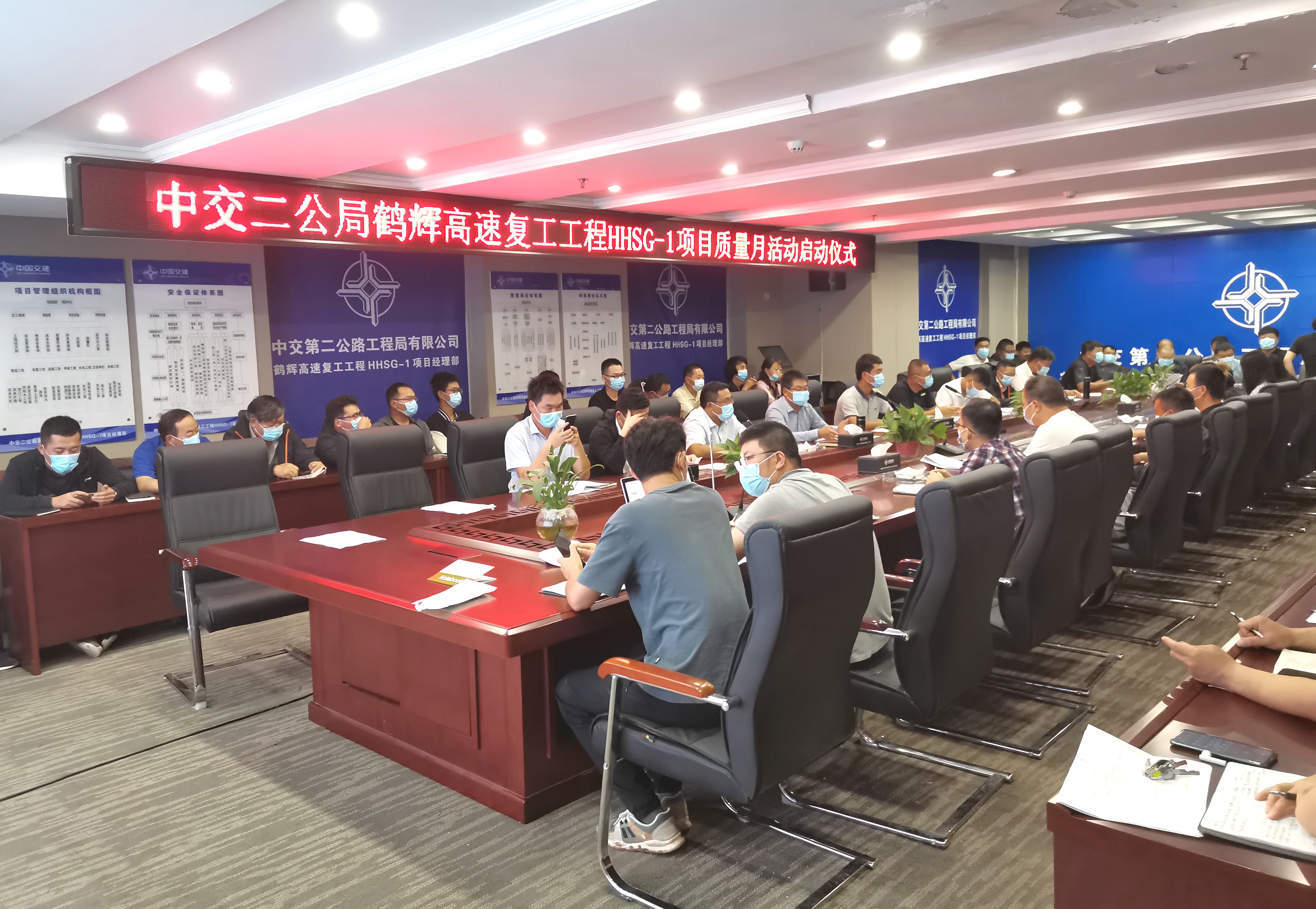 鶴輝項(xiàng)目質(zhì)量月啟動(dòng)儀式1_副本.jpg 鶴輝項(xiàng)目質(zhì)量月啟動(dòng)儀式1_副本.jpg