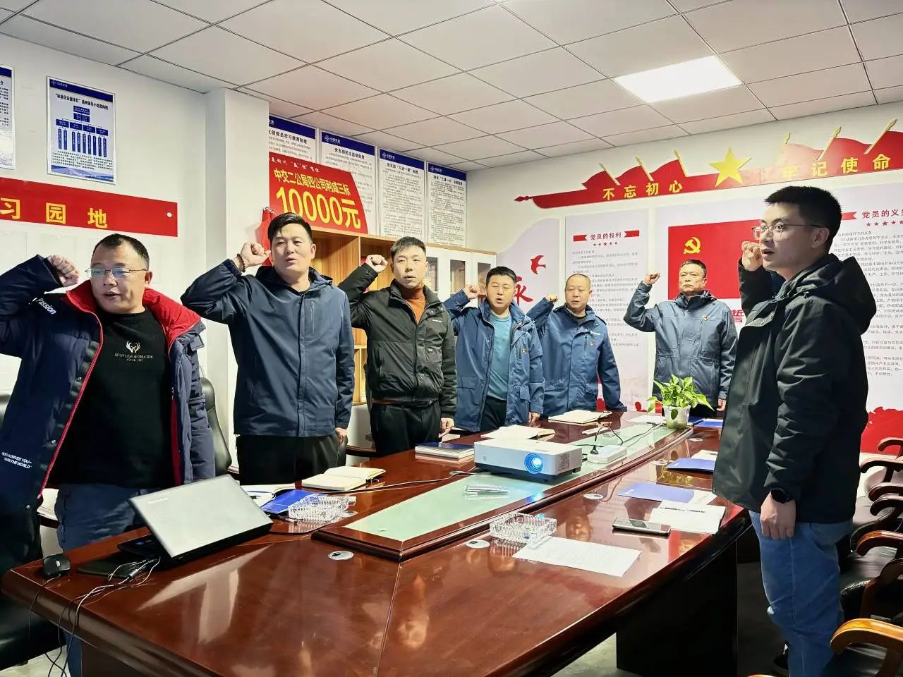 d4b2a037e947a0d550b41c88430f911c.jpg d4b2a037e947a0d550b41c88430f911c.jpg